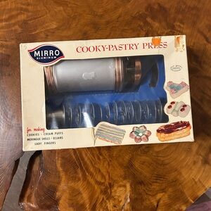 Vintage Mirro Aluminum Cooky-Pastry Press (Model 358-AM)